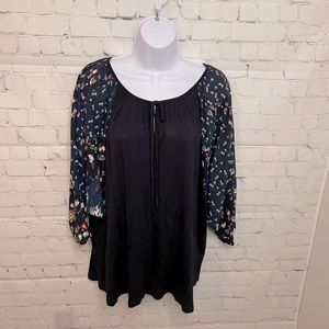 NWT Bobeau Navy and Floral Top with Breathable Fabric and Wide Sleeves Size L